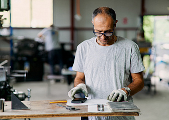 Сборщик резиновых технических изделий
